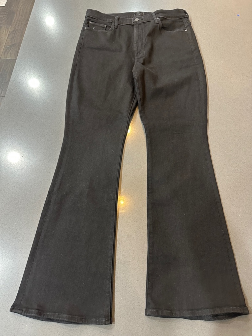 MOTHER The Weekender Mid Rise Flare Jeans 34 EUC Nighty Night